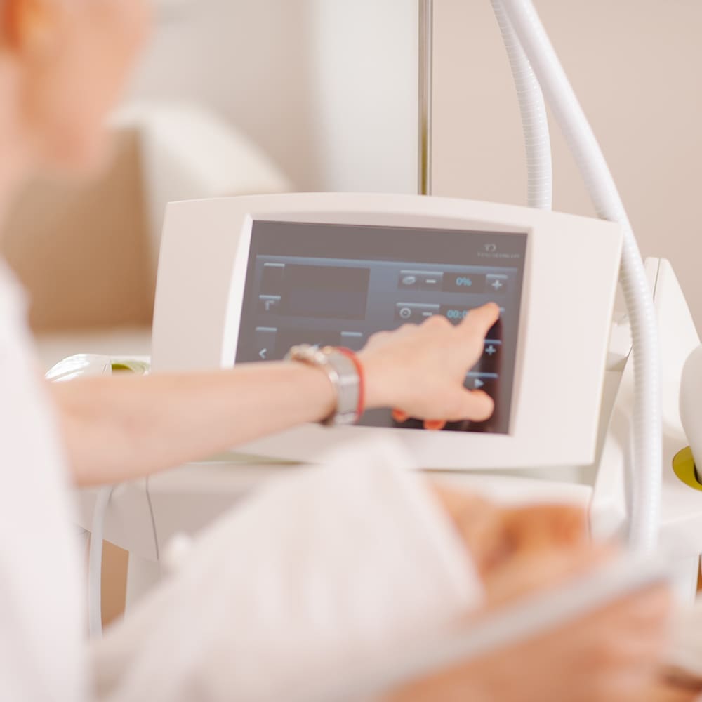 What happens during an IPL treatment for pigmentation?